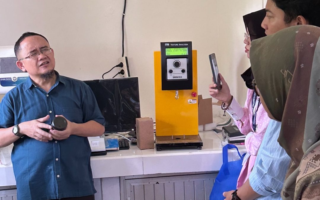 Refresh Penggunaan Texture Analyzer: Dosen Tekpang FPP Undip Perkuat Kualitas Penelitian dan Lingkungan Akademik